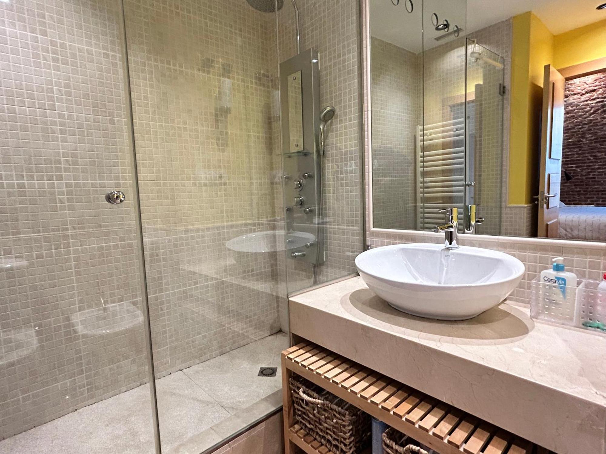 Large 2 Bedroom Near Gran Via Appartement Madrid