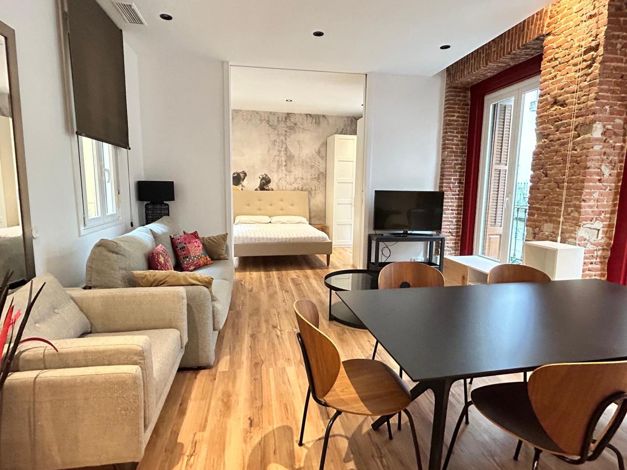 Large 2 Bedroom Near Gran Via *