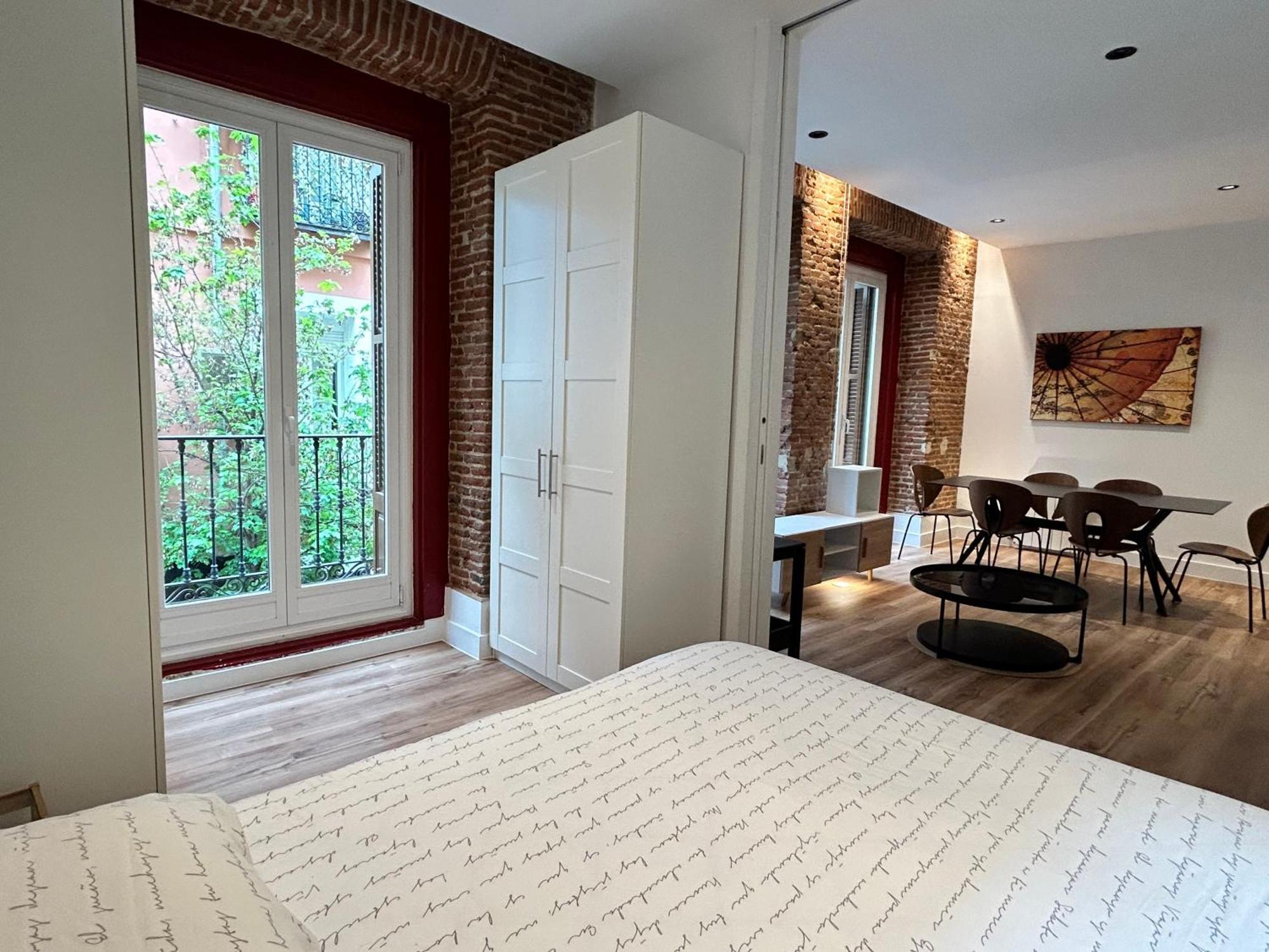 Large 2 Bedroom Near Gran Via Madrid